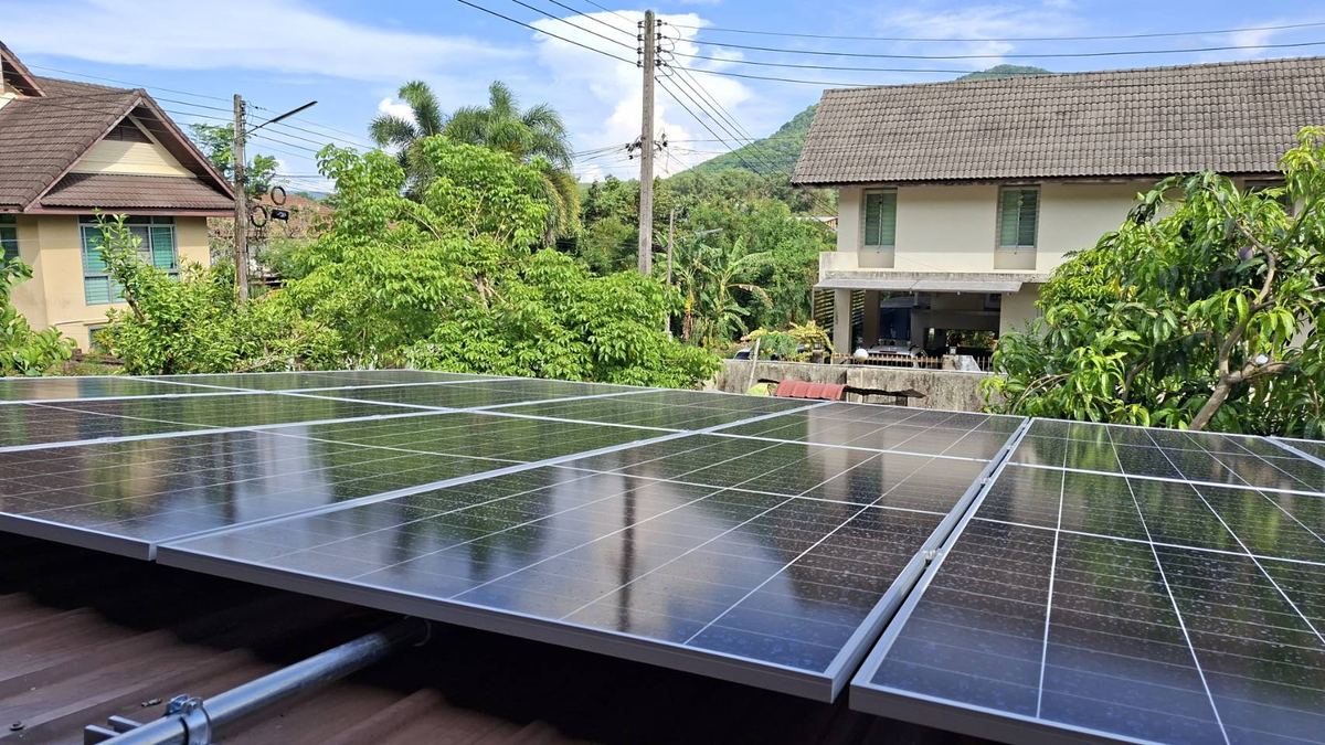 แผงโซล่าเซลล์บนหลังคา งานติดตั้ง 11.7 kW หาดใหญ่